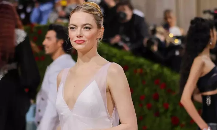 Emma Stone wins Best Actor Female at 29th Critics Choice Awards Emma Stone wins Best Actor Female at 29th Critics Choice Awards