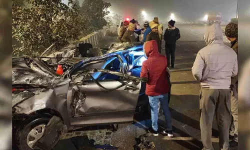 One dead, four injured as car jumps divider, hits another vehicle in Delhi
