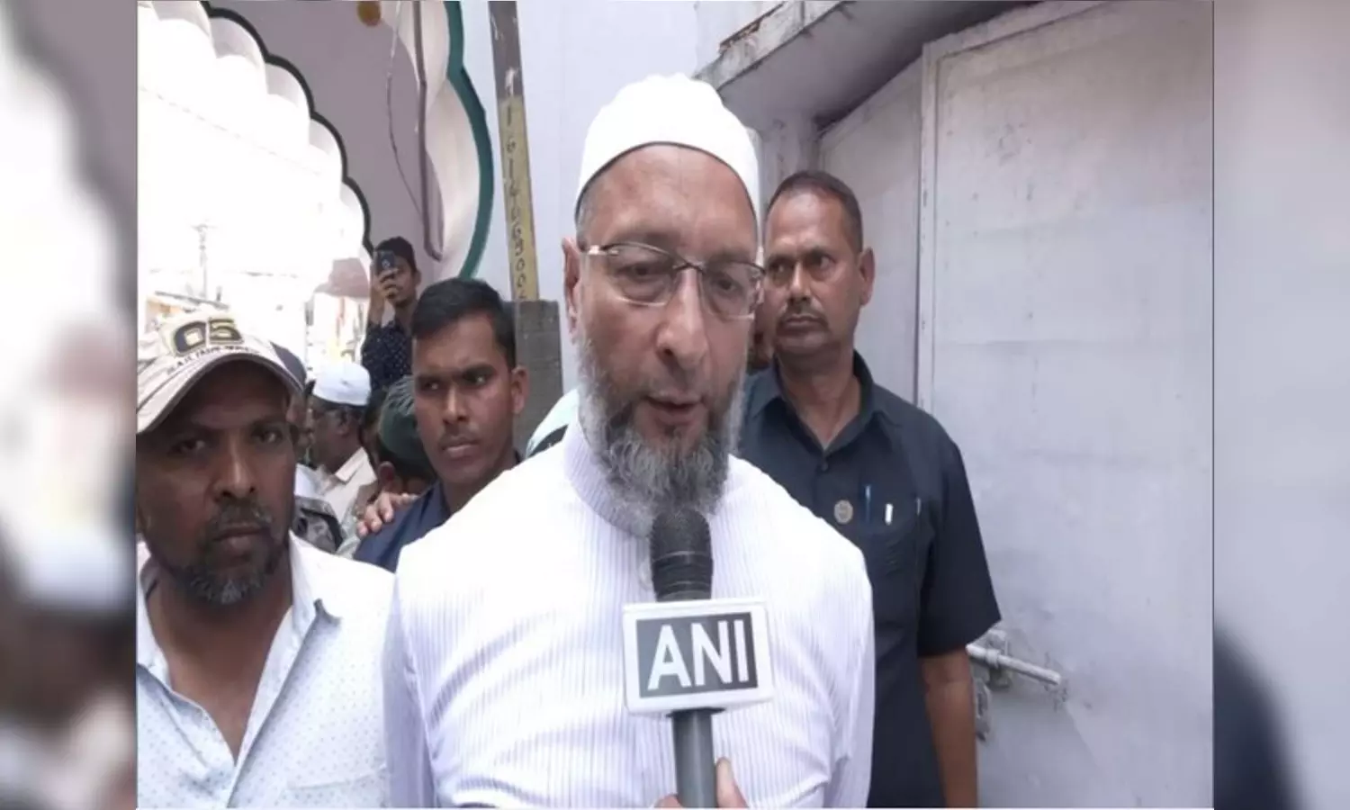 Asaduddin Owaisi urges PM Modi to defend Places of Worship Act Asaduddin Owaisi urges PM Modi to defend Places of Worship Act