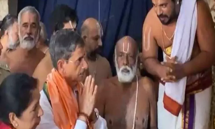 TN Governor RN Ravi offers prayers at Ranganathaswamy temple in Tiruchy