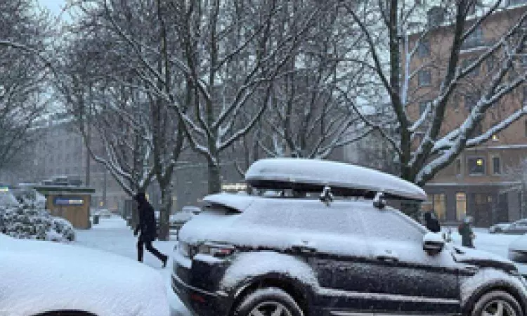 Heavy snowfall, freezing rain wreak havoc across Europe Heavy snowfall, freezing rain wreak havoc across Europe