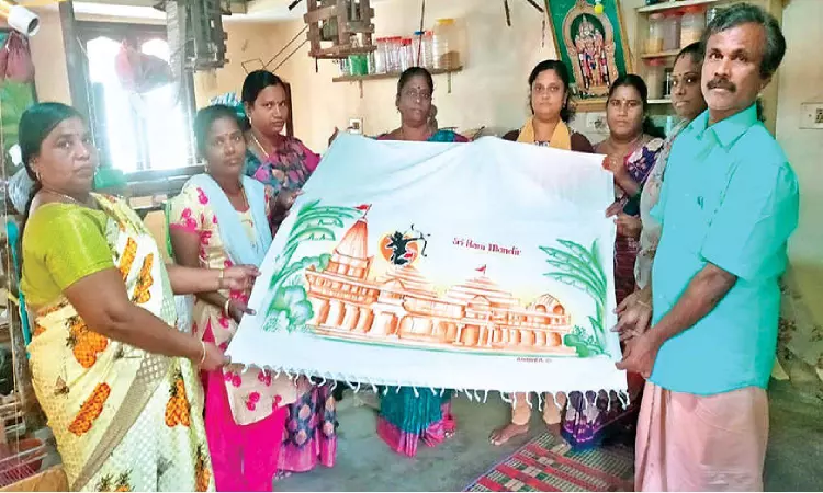 Fibre saree, TN weavers’ Jan 22 gift for Sita