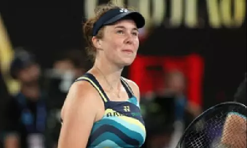 Australian Open: Noskova moves into quarterfinals after Svitolina retires