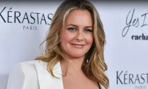 Alicia Silverstone provides Indian school children with vegan meals