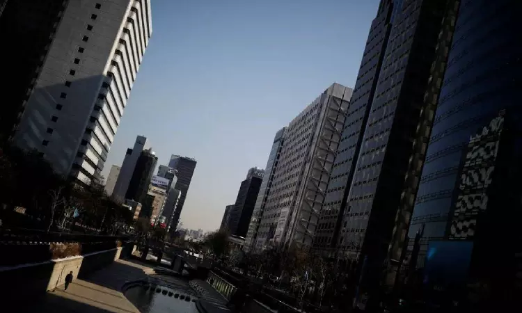 South Koreas economy grew faster than expected in Q4