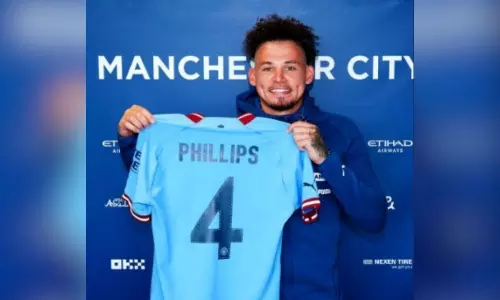 England midfielder Phillips completes loan move to West Ham