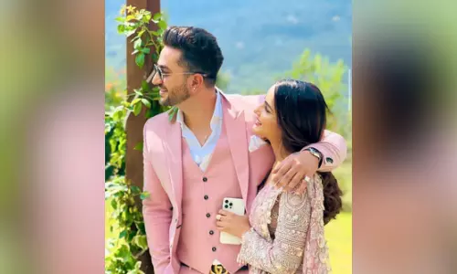 Aly Goni drops pic with his strength Jasmine; Sargun Mehta calls them bloody cute