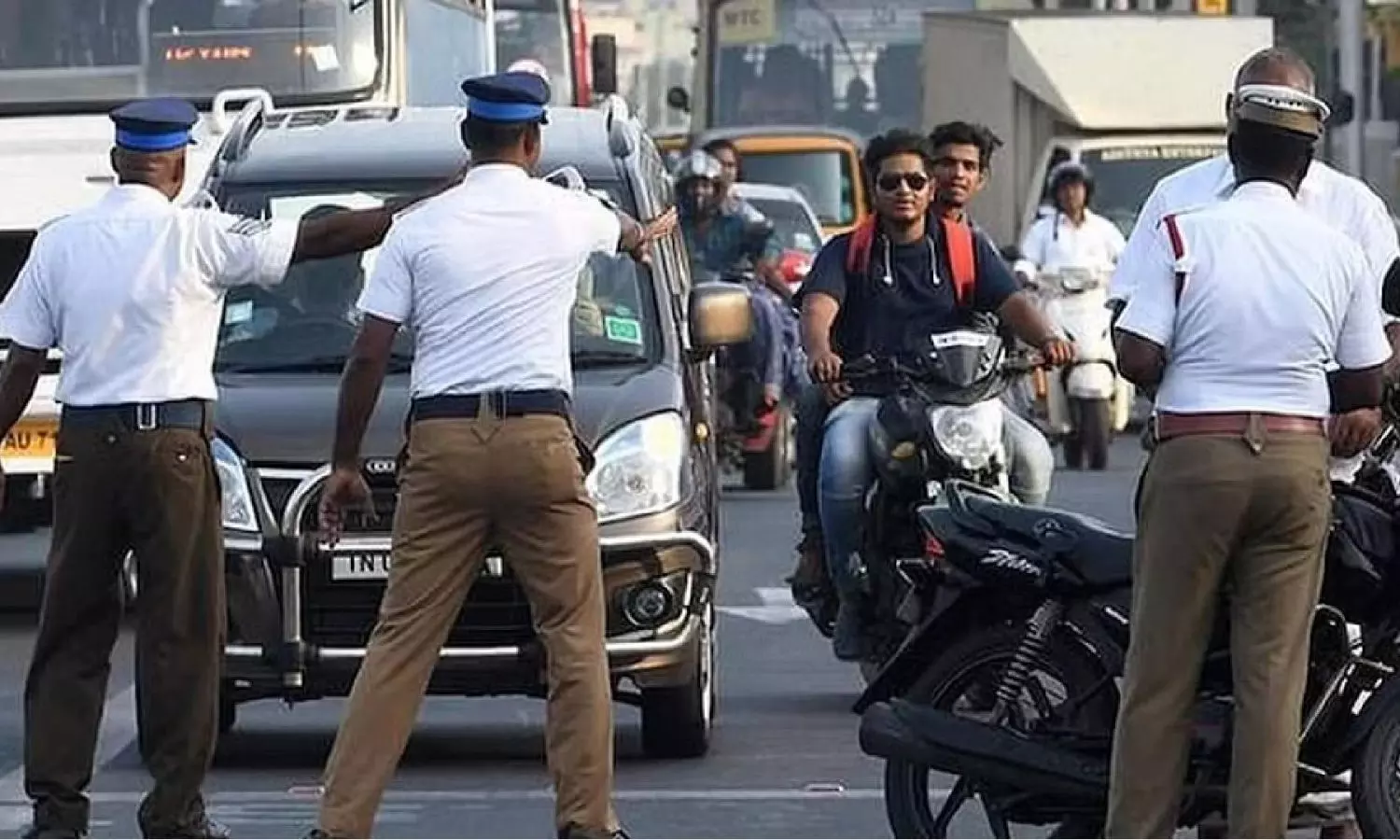 Siblings asked to pay fine for helmetless ride engaged in scuffle with traffic cops