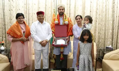 Ktaka Guv felicitates sculptor Arun Yogiraj for making Ram Lalla idol