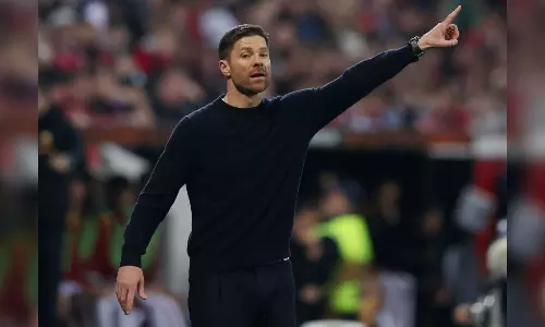 Football: Xabi Alonsos Leverkusen feels burden of hunted leader