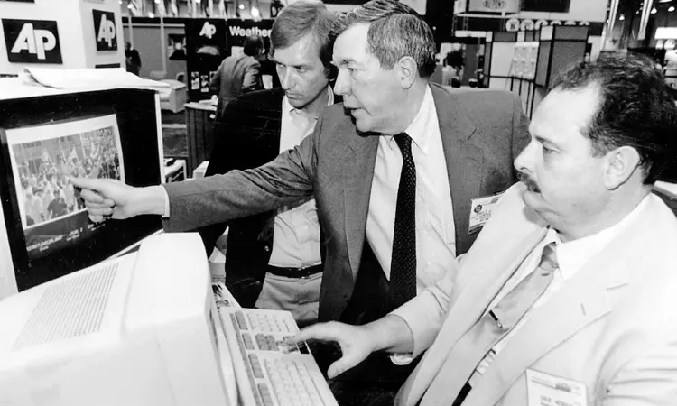 Hal Buell, who led AP’s photo ops from darkroom to digital Hal Buell, who led AP’s photo ops from darkroom to digital