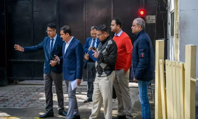 Delhi Police serves notice to Kejriwal over MLA poaching claims, seeks reply within 3 days Delhi Police serves notice to Kejriwal over MLA poaching claims, seeks reply within 3 days