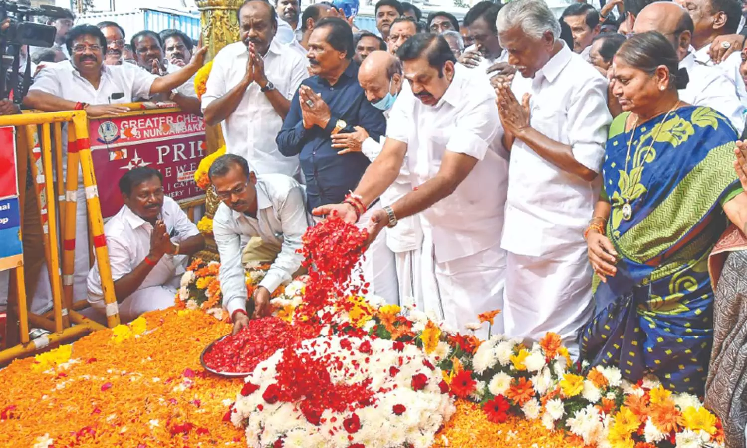 Glowing tributes paid to ex-CM Annadurai Glowing tributes paid to ex-CM Annadurai