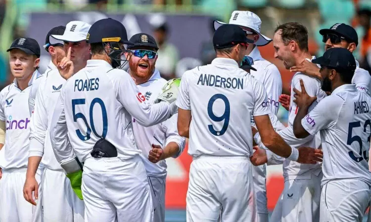 Cricket-England lose Duckett chasing 399 against India