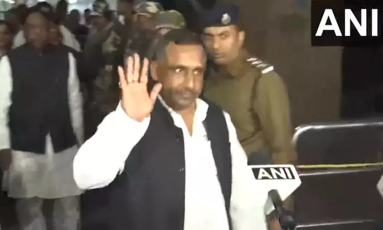 Jharkhand: JMM-led coalition MLAs reach Ranchi from Hyd ahead of trust vote Jharkhand: JMM-led coalition MLAs reach Ranchi from Hyd ahead of trust vote