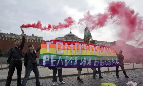 First Russians are fined or jailed over rainbow-colored items after LGBTQ+ ‘movement’ is outlawed