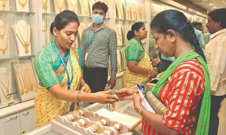 Gold price surge by Rs 85/gram; sovereign to cost ₹51,640 in Chennai Gold price surge by Rs 85/gram; sovereign to cost ₹51,640 in Chennai