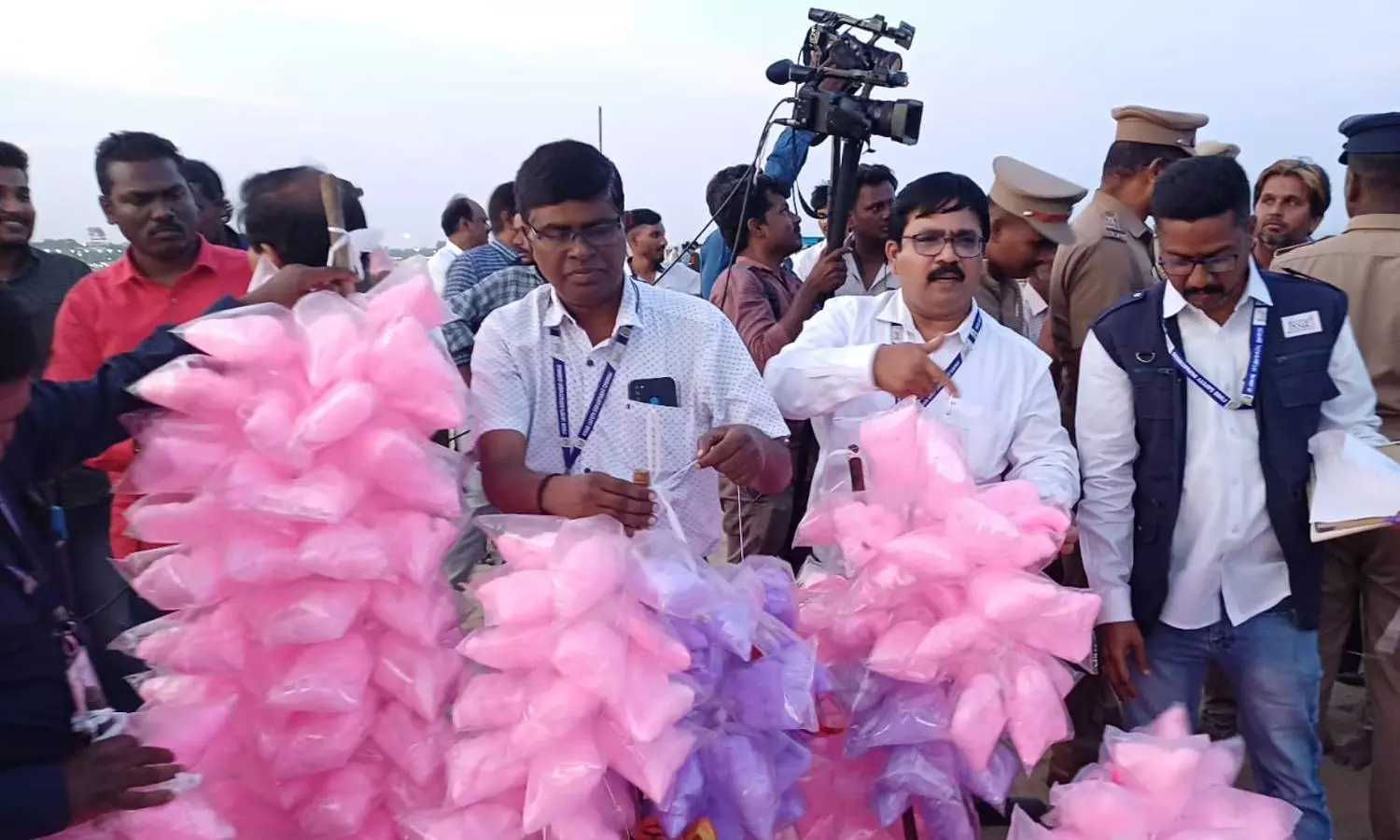 Cotton candies seized from vendors at Marina Beach