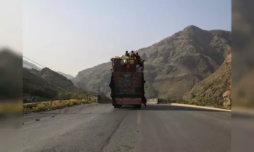 Pakistan to close borders with Afghanistan, Iran ahead of general elections for security