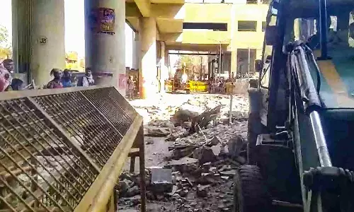 Portion of Gokulpuri Metro Station collapses, one dies