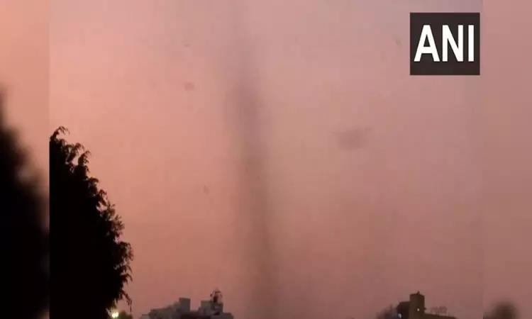 Swarm of mosquitoes form tornado over Pune; video goes viral