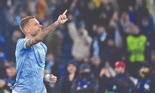 Lazio edges out 10-man Bayern 1-0