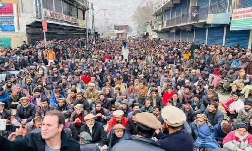 Protests erupt in Balochistan over unannounced road closures, severe load-shedding