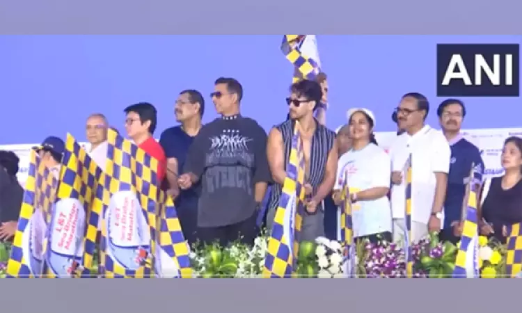 Akshay Kumar, Tiger Shroff flag off 5km marathon from Atal Setu