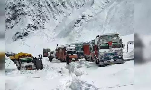 Srinagar-Leh highway closed due to heavy snowfall