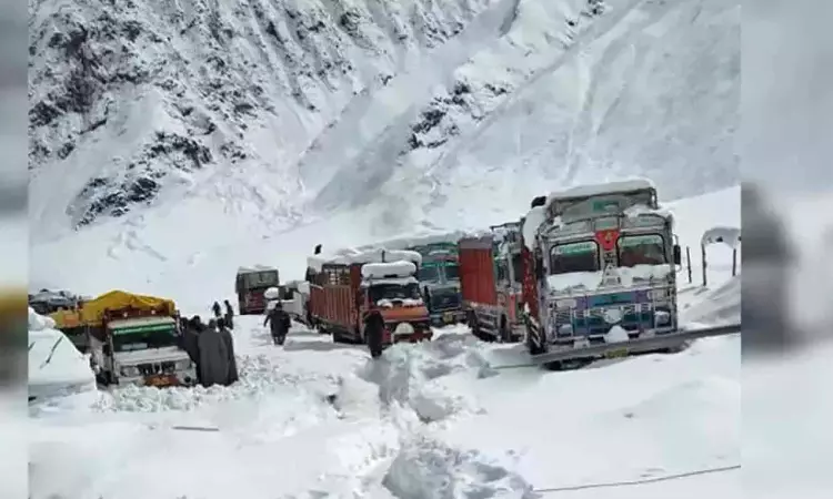 Srinagar-Leh highway closed due to heavy snowfall