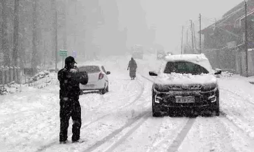 Rain & snow in J&K, Srinagar-Jammu highway blocked