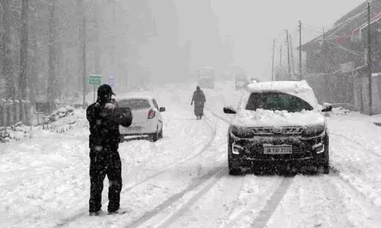 Rain & snow in J&K, Srinagar-Jammu highway blocked