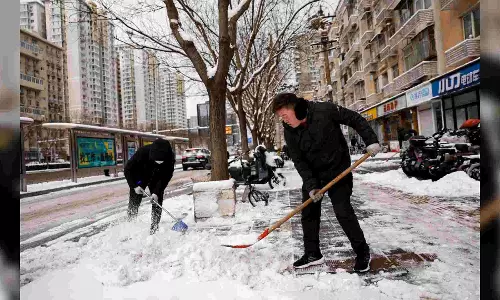 Chinese capital closes highways after heavy snowfall