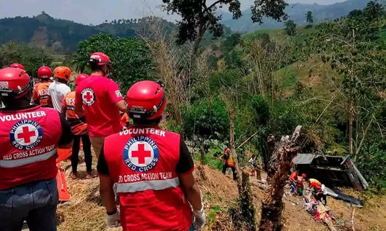 14 killed as truck falls off cliff in Philippines