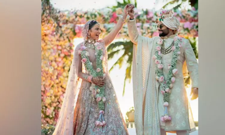 From Rakuls floral lehenga to Jackkys embroidered sherwani, check out wedding look of newlyweds