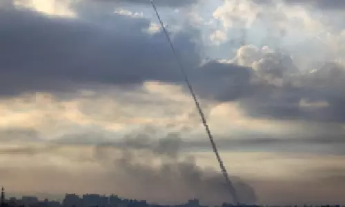 Houthis launch attacks on Israeli city, British cargo ship, US warship: Spokesman