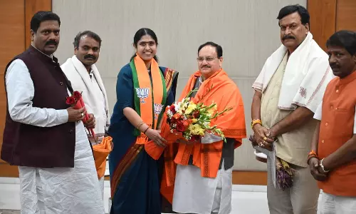 Vijayadharani calls on JP Nadda after switching to BJP