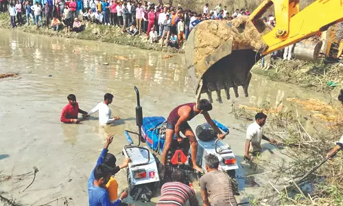 22 die as tractor-trolley falls into pond in UP