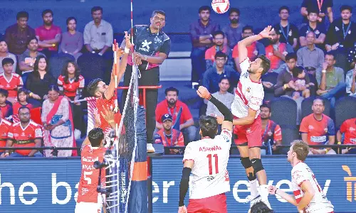 Calicut Heroes upset Kolkata with dominant win