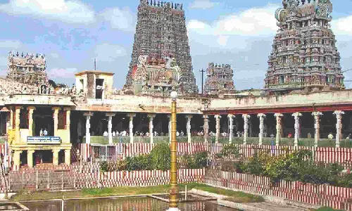 Explain action taken on structures near Meenakshi Temple: HC