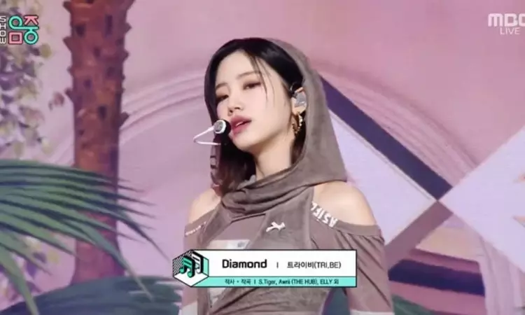 TRI.BE pays tribute to Shinsadong Tiger with white ribbons on TV