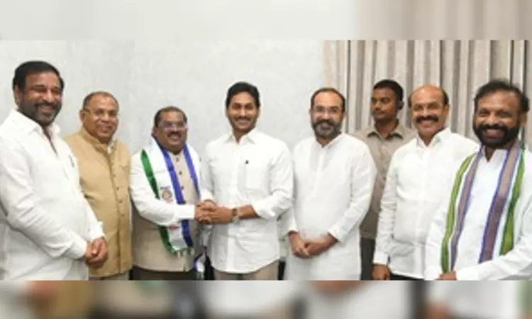IAS officer Imtiaz joins YSRCP after taking voluntary retirement