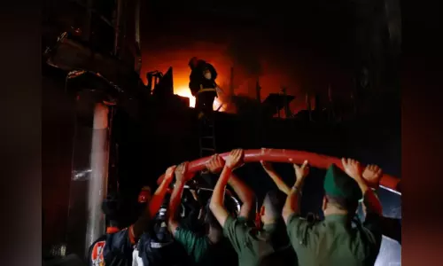 Massive fire kills 44 people at Bailey Road building in Dhaka