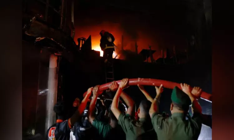 Massive fire kills 44 people at Bailey Road building in Dhaka