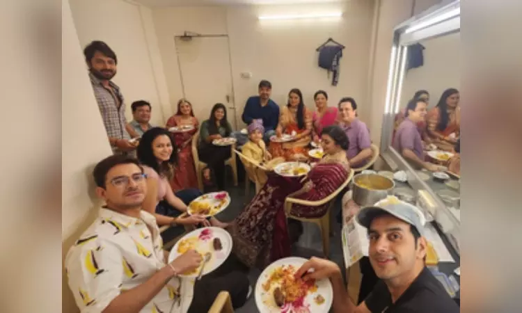 Kebabs, biryani, sugar-free cake: Aangan Aapno Kaa’ cast bonds over potluck lunch