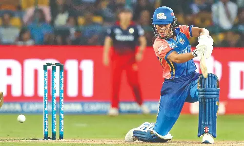 Mumbai Indians pummels Royal Challengers by 7 wickets
