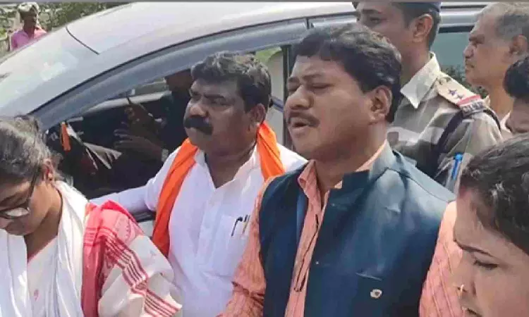 Police stop BJP delegation from visiting Sandeshkhali, leaders protest on highway