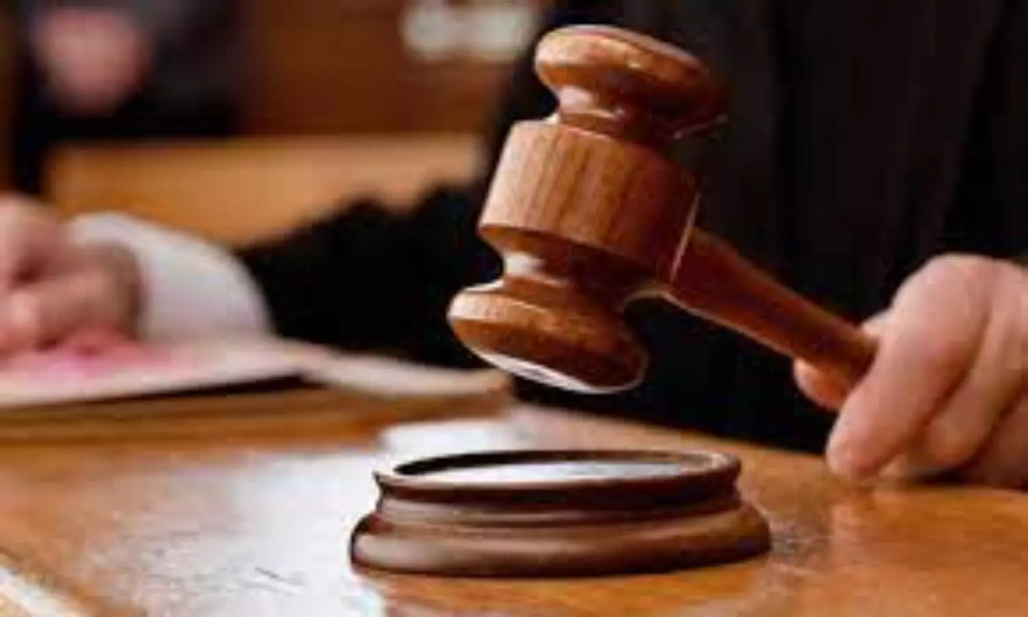 Cop caught for chain snatching allowed to go on station bail