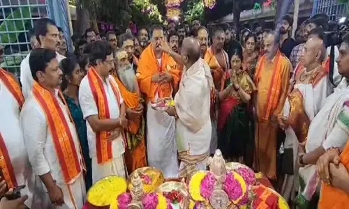 Andhra Dy CM offers clothes to deities at Srisailam Temple on Maha Shivratri