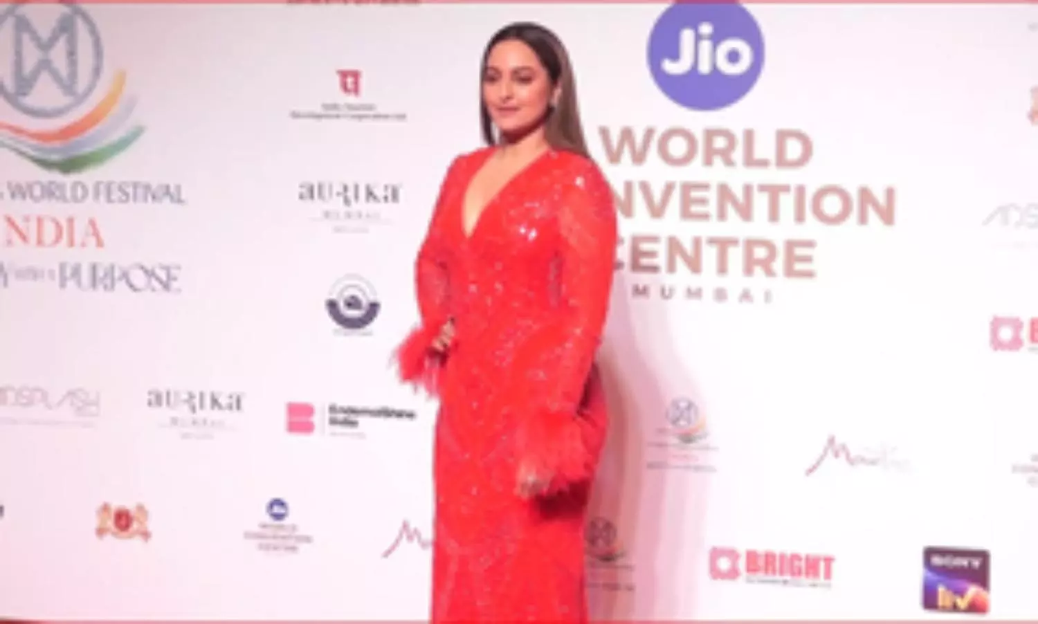 71st Miss World: Sonakshis shoutout - Look Maa, Im on Miss World stage